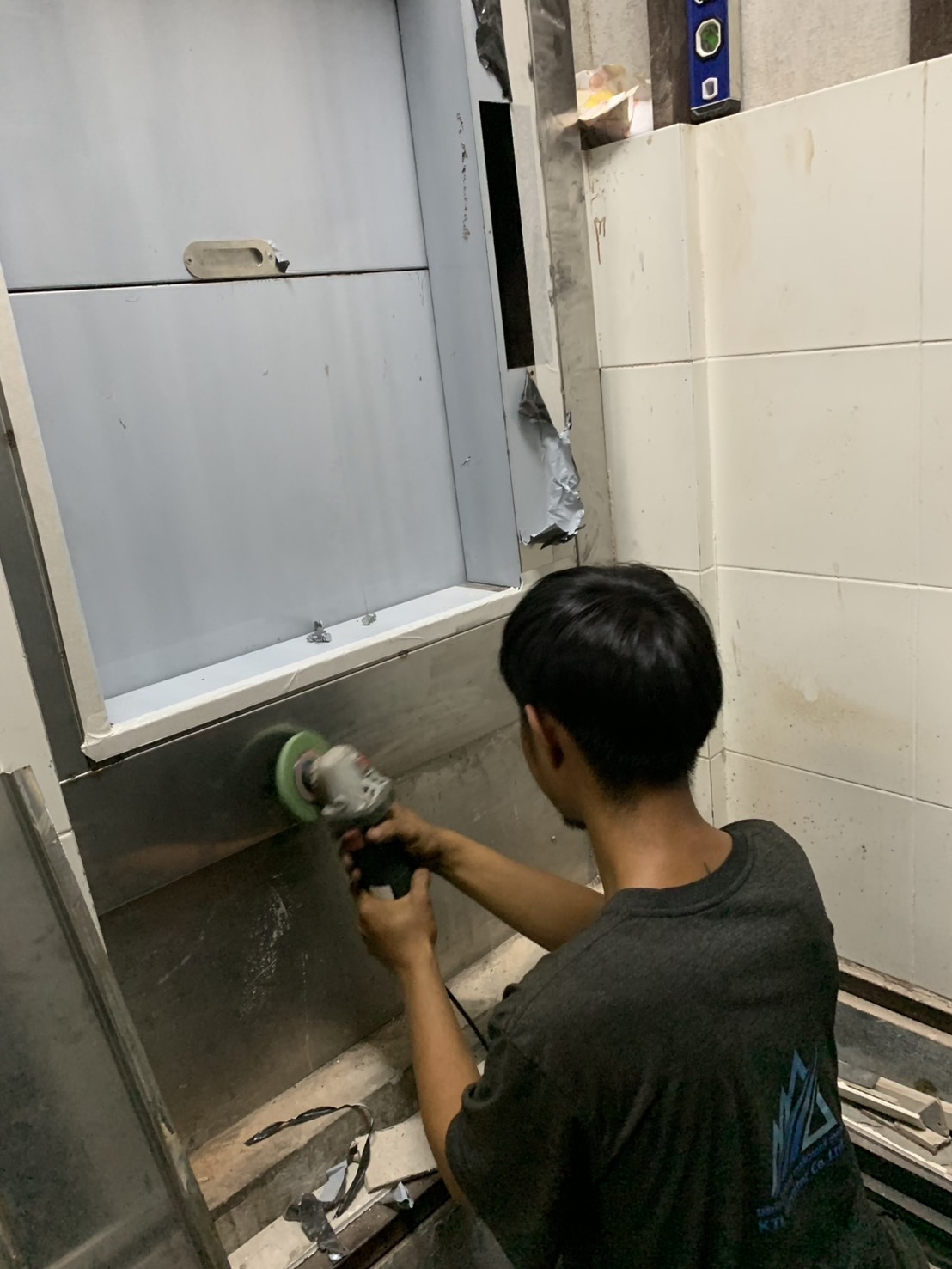 DUMBWAITER 4